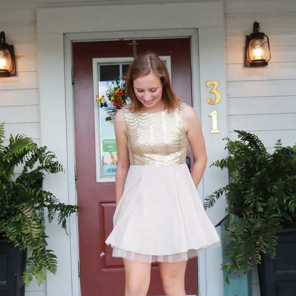 Fancy dress, perfect for weddings and high tea - Picture 2 of 4